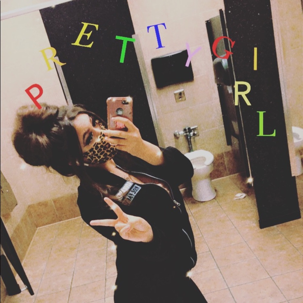 Meet your Posher, Lianora